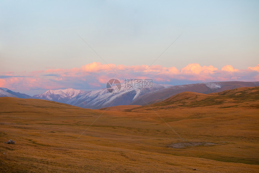 阿尔泰山脉 美丽的高地景观 俄罗斯 西伯利亚高山顶峰爬坡荒野旅行日落天空山脉岩石山腰图片