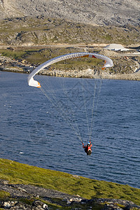 悬挂式滑翔机滑翔机闲暇空气爱好海洋运动悬崖蓝色线条背包行动背景