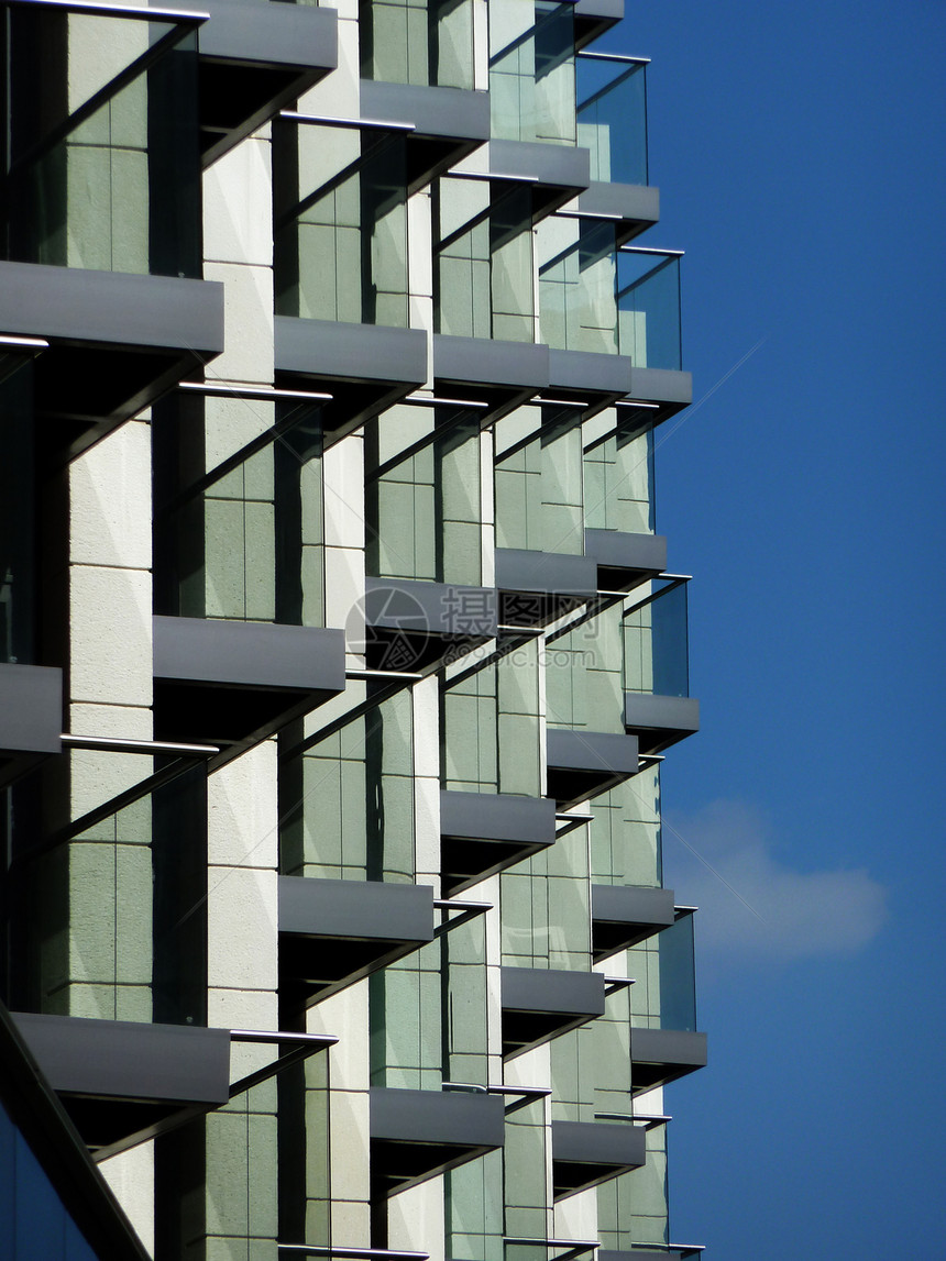 现代结盘建筑阳台窗户公寓图片
