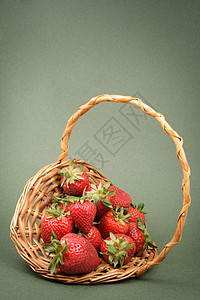 草莓篮子绿色红色水果食物饮食营养背景图片