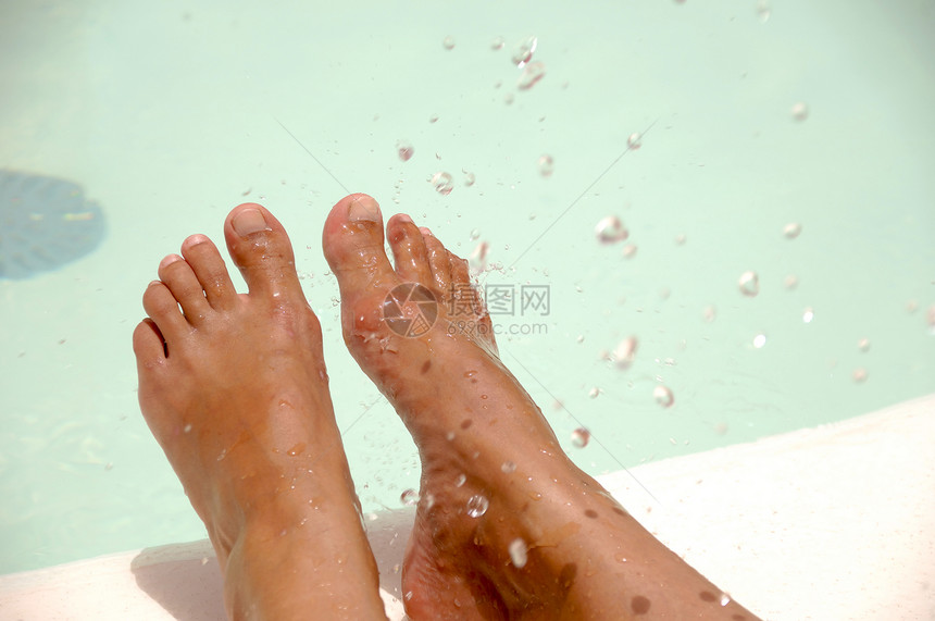 脚和水酒店女孩女士皮肤天堂闲暇蓝色奢华休息晒黑图片