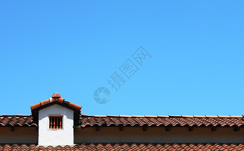 屋顶天窗建筑角落白色阴影住宅建筑学色调阁楼天空背景图片