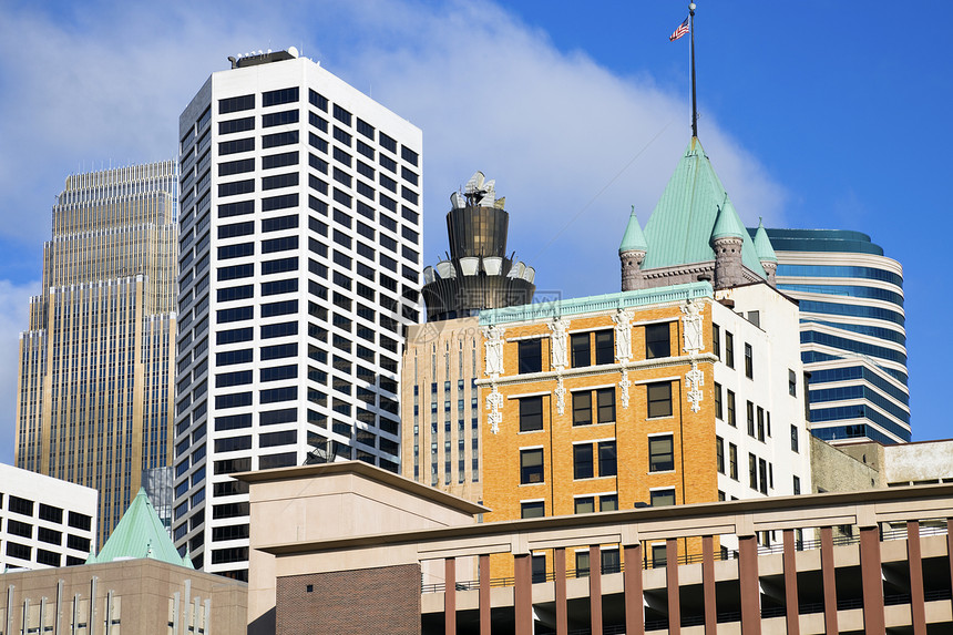 明尼阿波利斯多彩建筑商业建筑学窗户黄色结构景观都市蓝色城市风光图片
