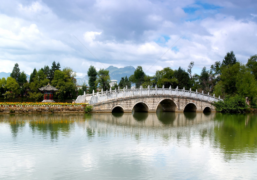 中国利江的风景公园游客村庄风景灯笼场地公园天空红色农场旅游图片