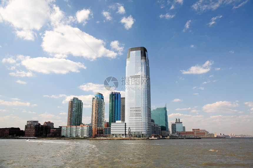 曼哈顿面对的现代高楼办公大楼商业摩天大楼公园建筑学地标景观历史自由港口国家图片