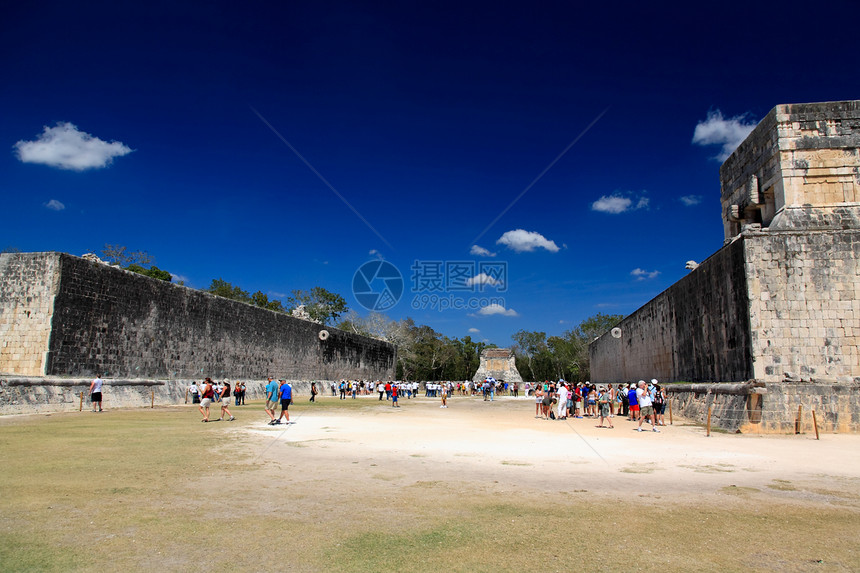 2009年2月19日 墨西哥 参观墨西哥这个顶峰景点的旅游者寺庙崇拜上帝文化世界宗教脚步废墟金字塔建筑学图片