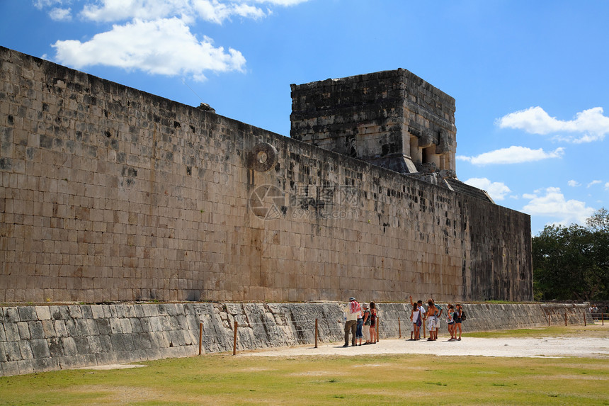 2009年2月19日 墨西哥 参观墨西哥这个顶峰景点的旅游者废墟纪念碑考古学寺庙文化晴天遗迹旅行访问建筑学图片