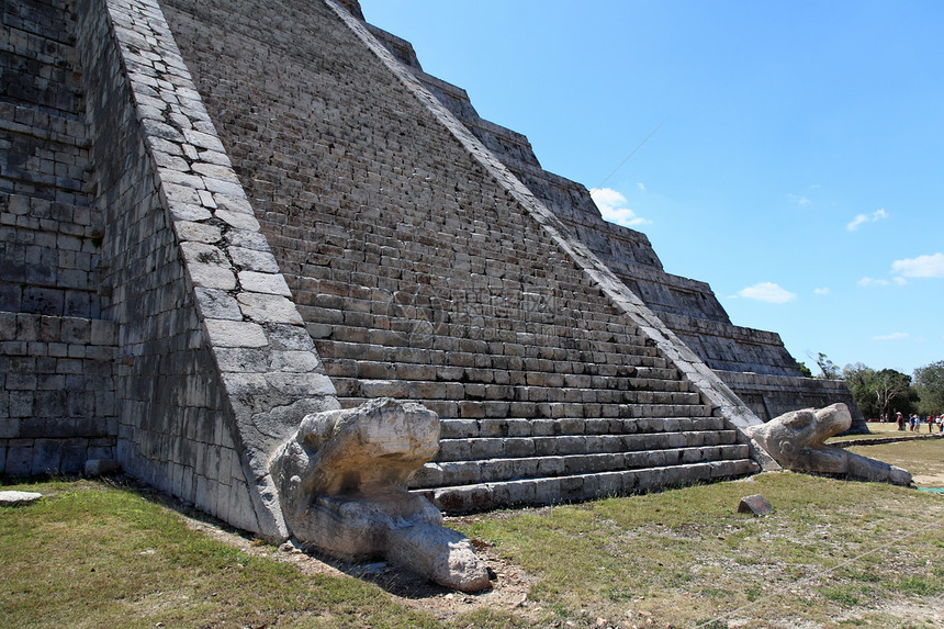 墨西哥的锡琴 Itza庙寺庙考古学天空遗迹建筑学吸引力上帝旅行石头访问游客图片