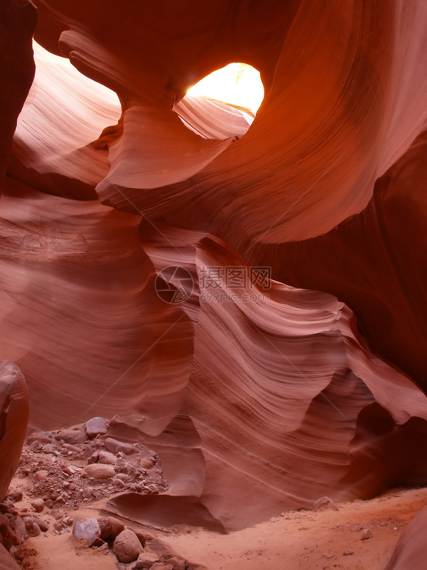 低端的蚂蚁洞峡谷石头红色黄色橙子侵蚀洞穴游客沙漠羚羊干旱图片