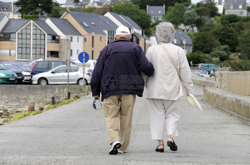 老年夫妇步行生活海滩家庭妻子男性海洋夫妻男人感情女性图片
