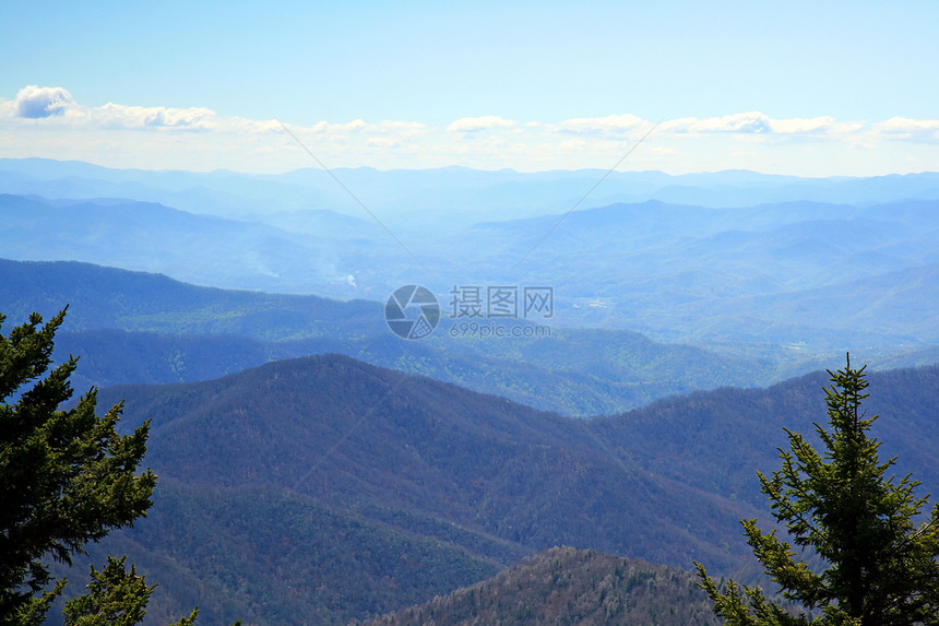 烟雾山区国家公园地球大路公园远足季节树叶地质学旅游森林背光图片