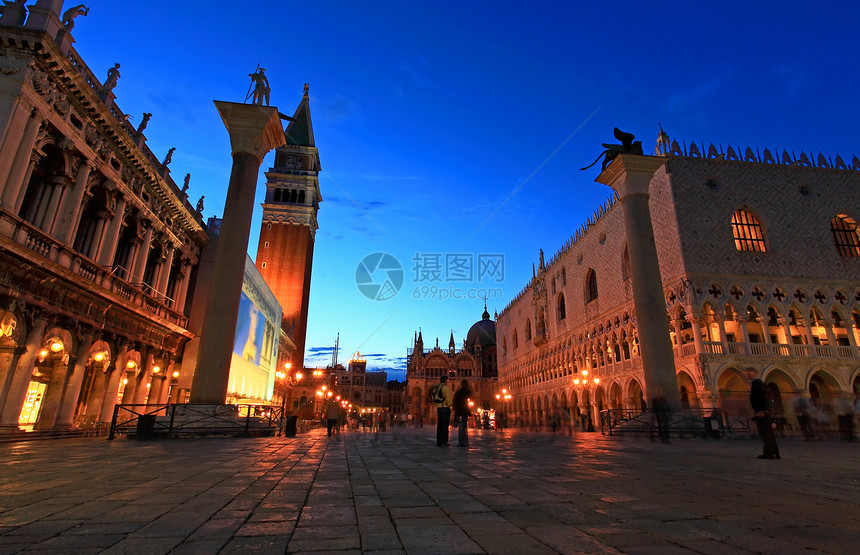 圣马尔科广场威尼斯旅游地标鸽子吸引力人群柱子正方形钟楼城市纪念碑图片