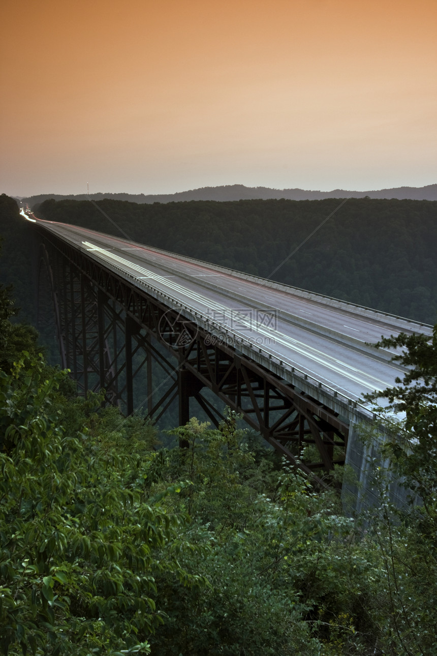 新河峡谷大桥西弗吉尼亚州峡谷日落旅行山沟运输设备灯光大桥交通图片