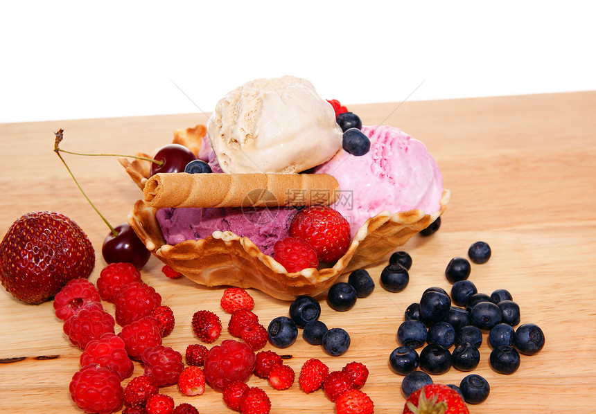 冰淇淋晶圆食物粉色白色宏观草莓覆盆子水果图片