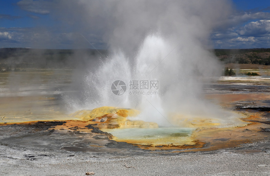 黄石公园下盖泽河流域的风景公园活力蒸汽喷泉国家旅行场景地质学蓝色火山图片