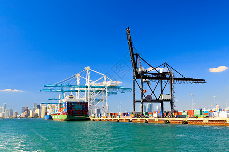 迈阿密港进口贸易货物海洋仓库大德海湾晴天港口出口高清图片
