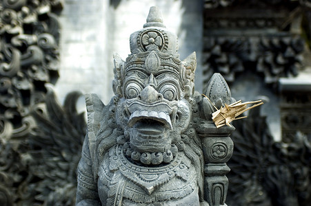 宗教雕塑     印度尼西亚巴厘岛传奇信仰雕像石头背景图片