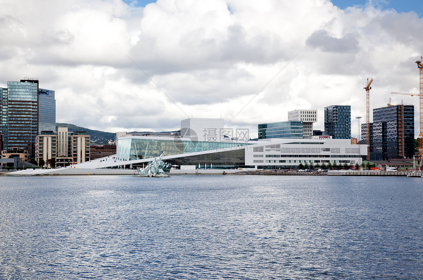 奥斯陆港的歌剧院戏剧性海洋建筑学蓝色房子旅行歌剧地标玻璃天空图片
