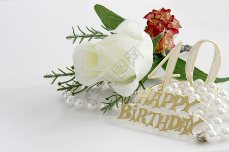 40岁生日标志 带珍珠和丝玫瑰丝绸白色数字项链派对珠子庆典背景图片