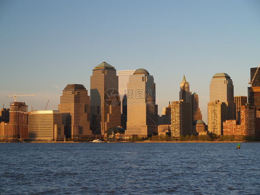 纽约市的天际城市地标办公室市中心帝国都市金融反射风景红色图片