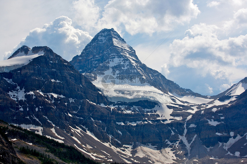加拿大洛基山脉阿西尼博因山顶峰山脉冰川公园峰会图片