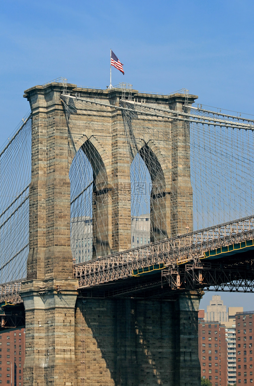 布鲁克林桥旗帜风景天空历史性旅游景观电缆地标建筑学旅行图片