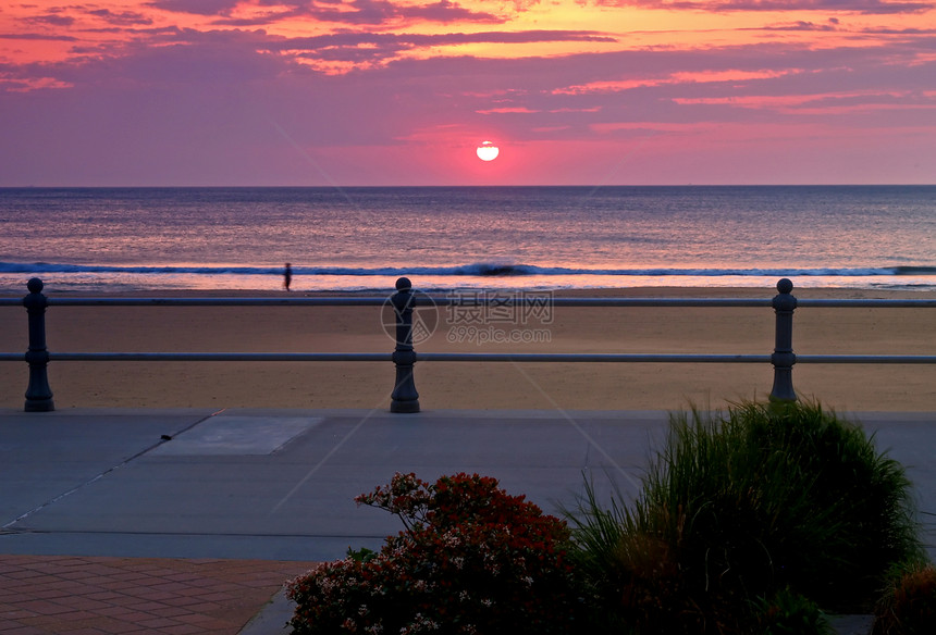 弗吉尼亚海滩日出太阳日落反射阳光海岸线蓝色天空海洋椅子海岸图片