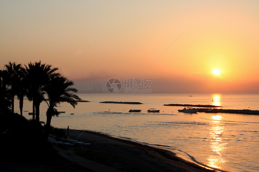 塞浦路斯岛日落支撑射线钓鱼黑色手掌树木太阳海岸线船只阳光图片