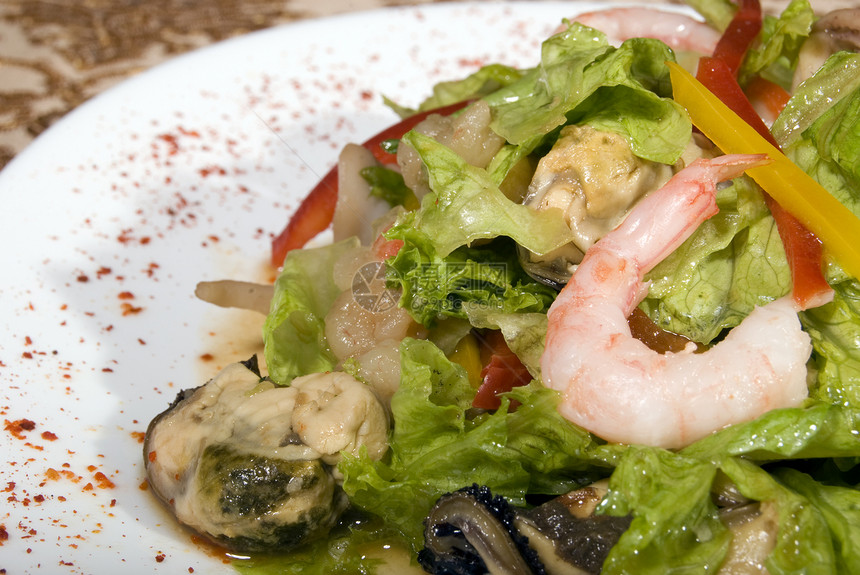 由海鲜制成的沙拉餐厅菜单奢华饮食乌贼辣椒收据美食烹饪盘子图片