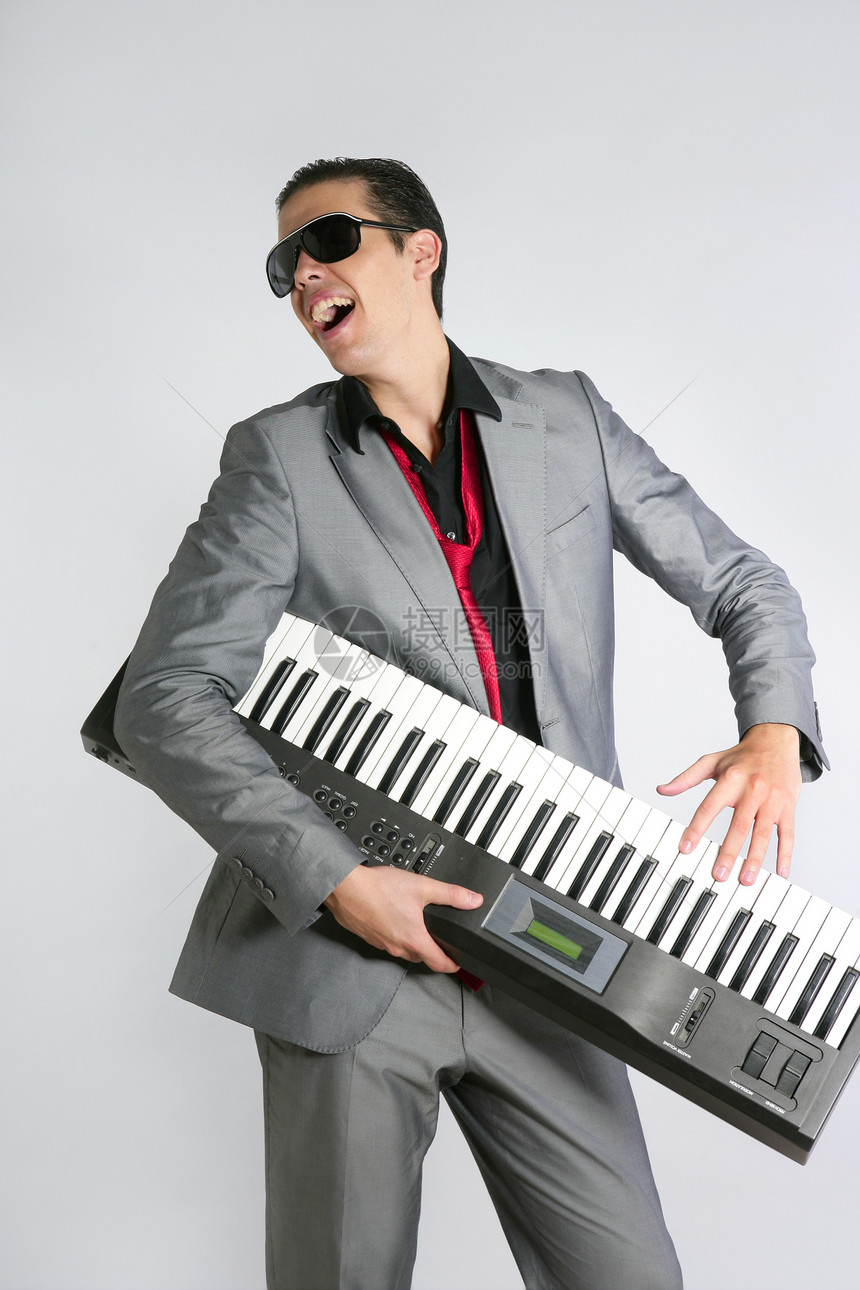 实业家音乐家玩西装乐器爵士乐金属男性人士键盘太阳镜玩家套装流行音乐图片