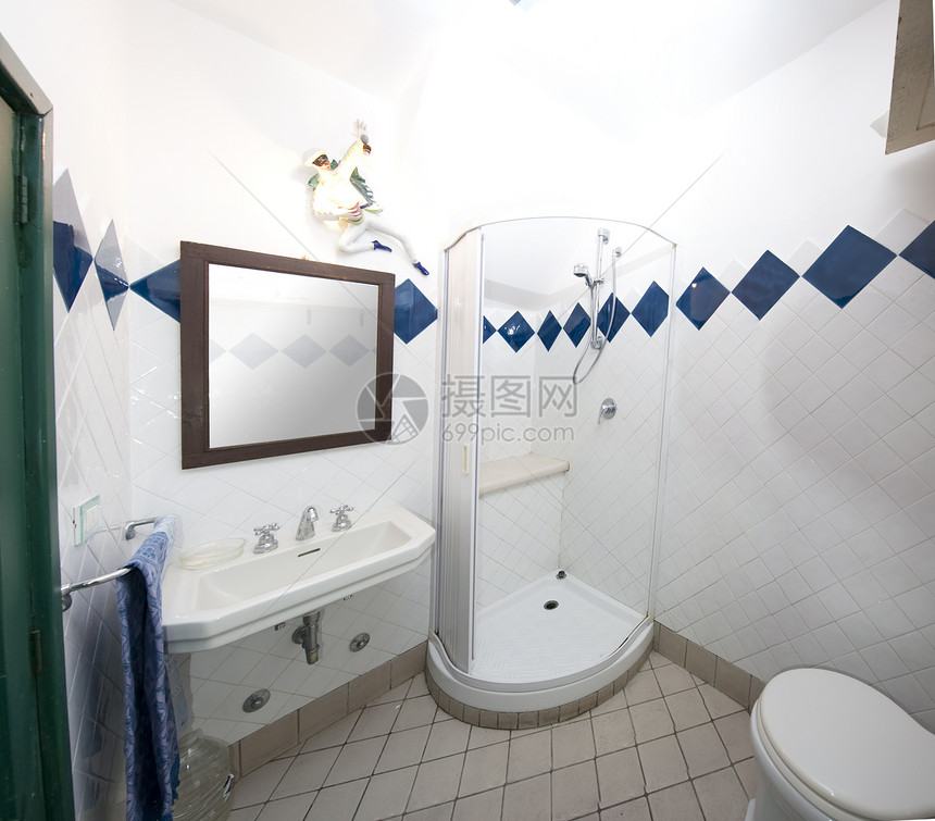 洗浴室房间装饰龙头白色酒店地面摄影风格淋浴镜子图片