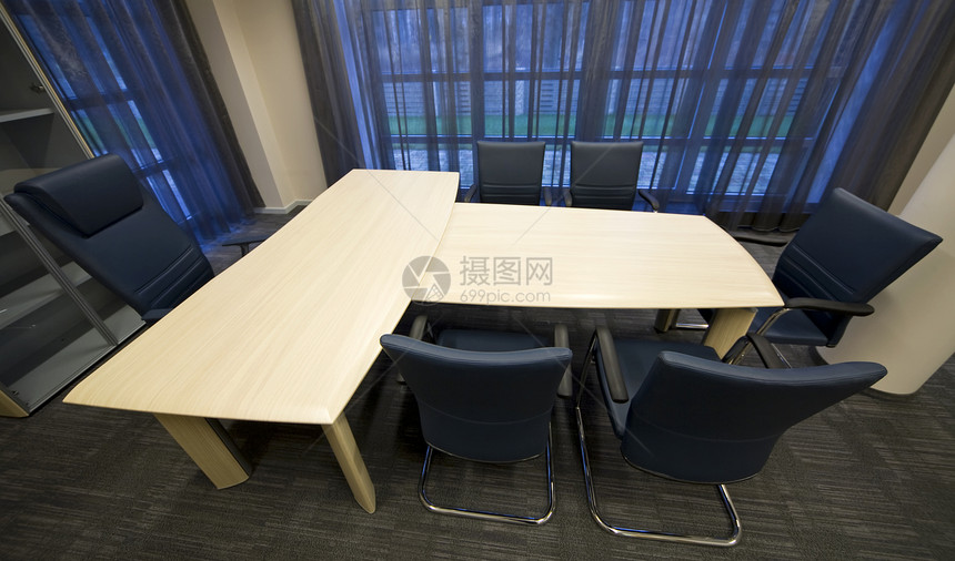 会议室演讲讨论摆设工作窗户管理人员桌子家具粮食木头图片