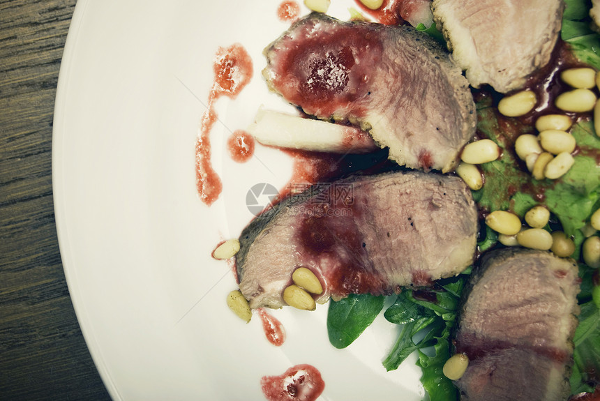 肉盘牛扒美食菜单松子油炸餐厅沙拉坚果蔬菜桌子图片