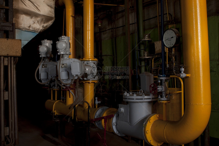 旧的老生锈技术压力计气体龙头控制蒸汽工厂活力制造业测量压力图片