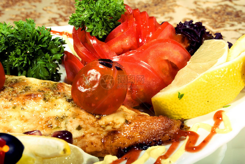 炸鱼享受海鲜沙拉烹饪菜单柠檬香菜营养盘子油炸图片