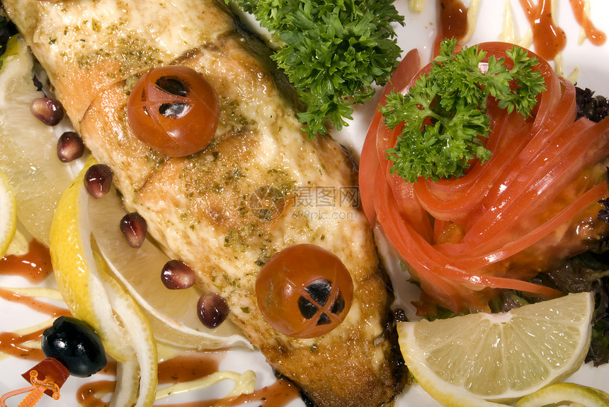 炸鱼沙拉享受油炸菜单蔬菜营养晚餐美食烹饪海鲜图片