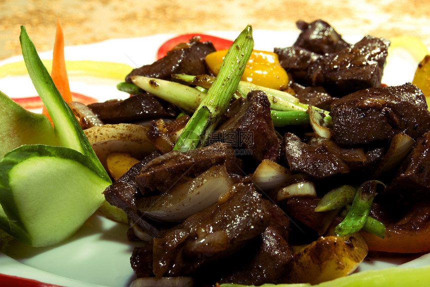 炒肉油炸香菜牛扒猪肉洋葱奢华盘子餐厅菜单美食图片