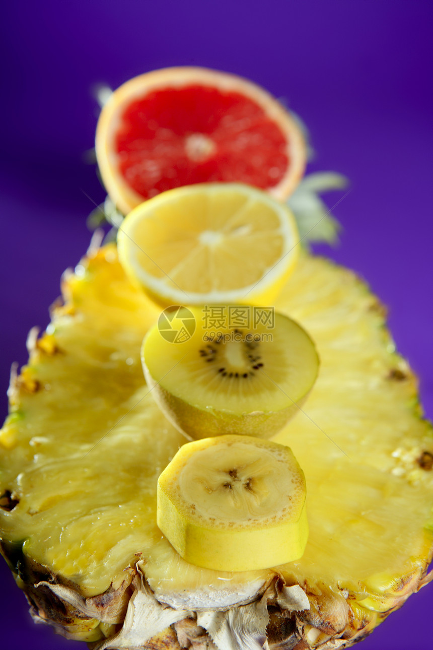 有选择性重点的菠萝食物叶子生活香蕉营养果皮奇异果紫色水果甜点图片