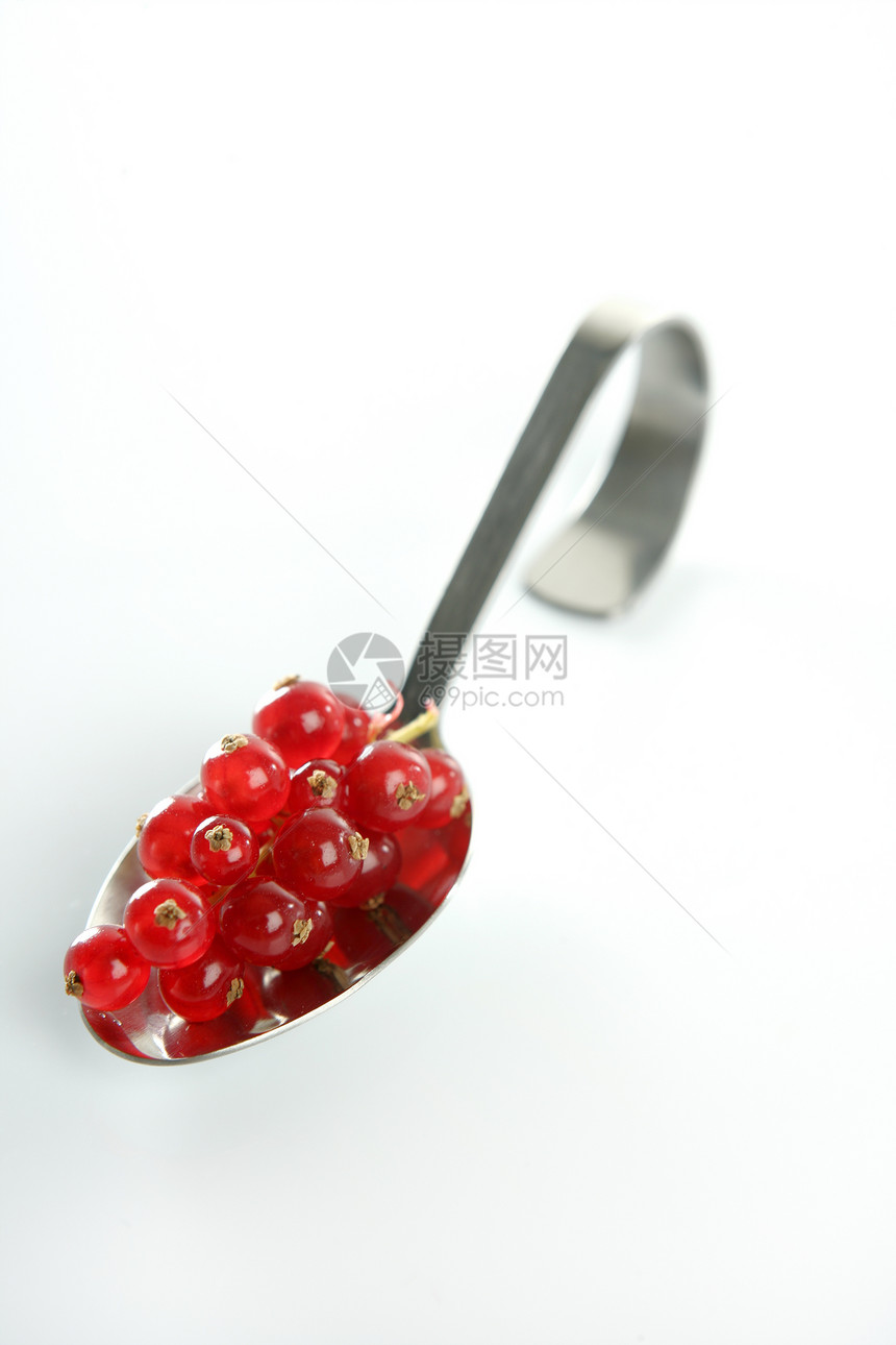 勺子里再红白色营养节食工作室甜点小吃饮食浆果水果美食图片
