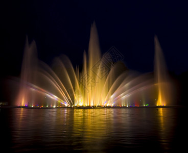 夜间魔法水展示喷泉辉光汉堡辉煌国家旅行音乐吸引力焰火游客背景
