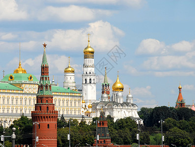 莫斯科克里姆林宫教会宗教景观金子大教堂树木建筑博物馆景点城市背景图片
