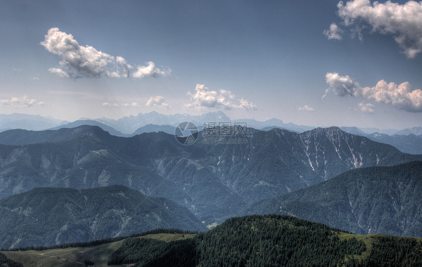 阿尔卑斯山脉山脉岩石山脉蓝色天空图片