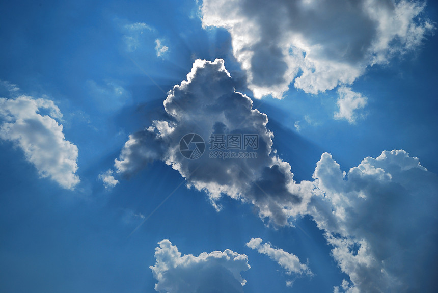 云彩在天空中天气气象白色紫外线日光天堂季节臭氧图片