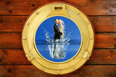 两次海上婚礼旅行图 船窗视图背景图片