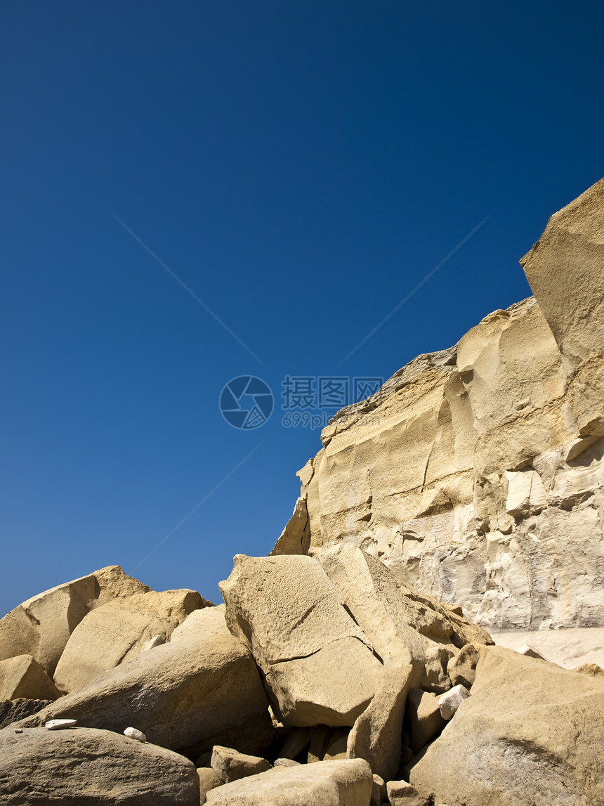 砂岩侵蚀悬崖地质学风景地震天空海岸假期岩石旅行地理图片
