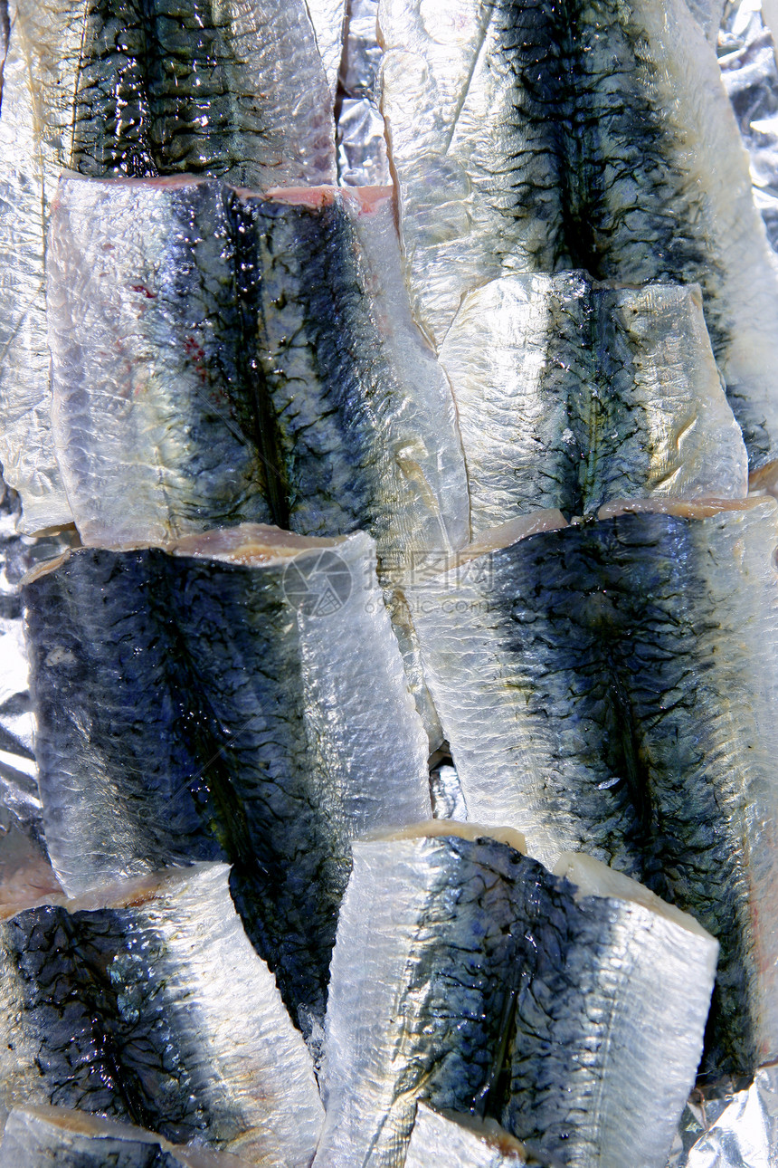 市场上销售的沙丁鱼片皮质海洋钓鱼牛扒烹饪饮食海鲜美食午餐鱼片营养图片