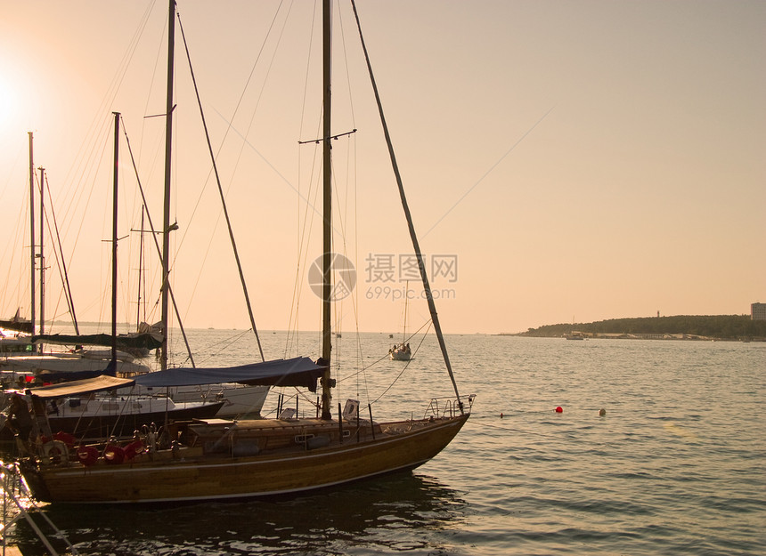 海洋游艇日落假期帆船航行航海旅行海景血管码头图片