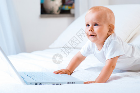 婴儿工作电脑笔记本生意背景图片