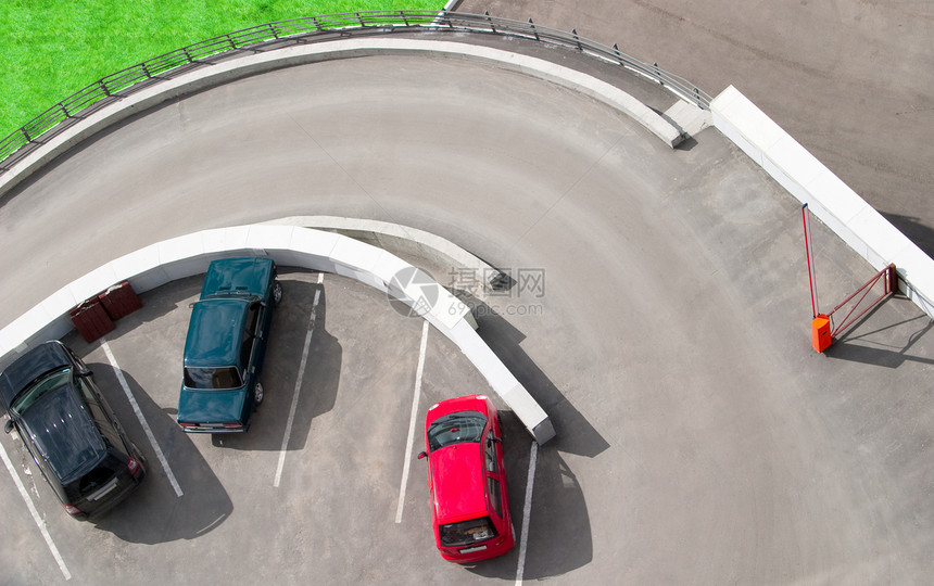停车场公园汽车贮存车辆路面红色条纹车库运输图片