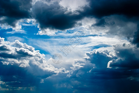 易挥发的风景积云天堂灰色天空下雨风暴戏剧性多云窗户飓风危险背景